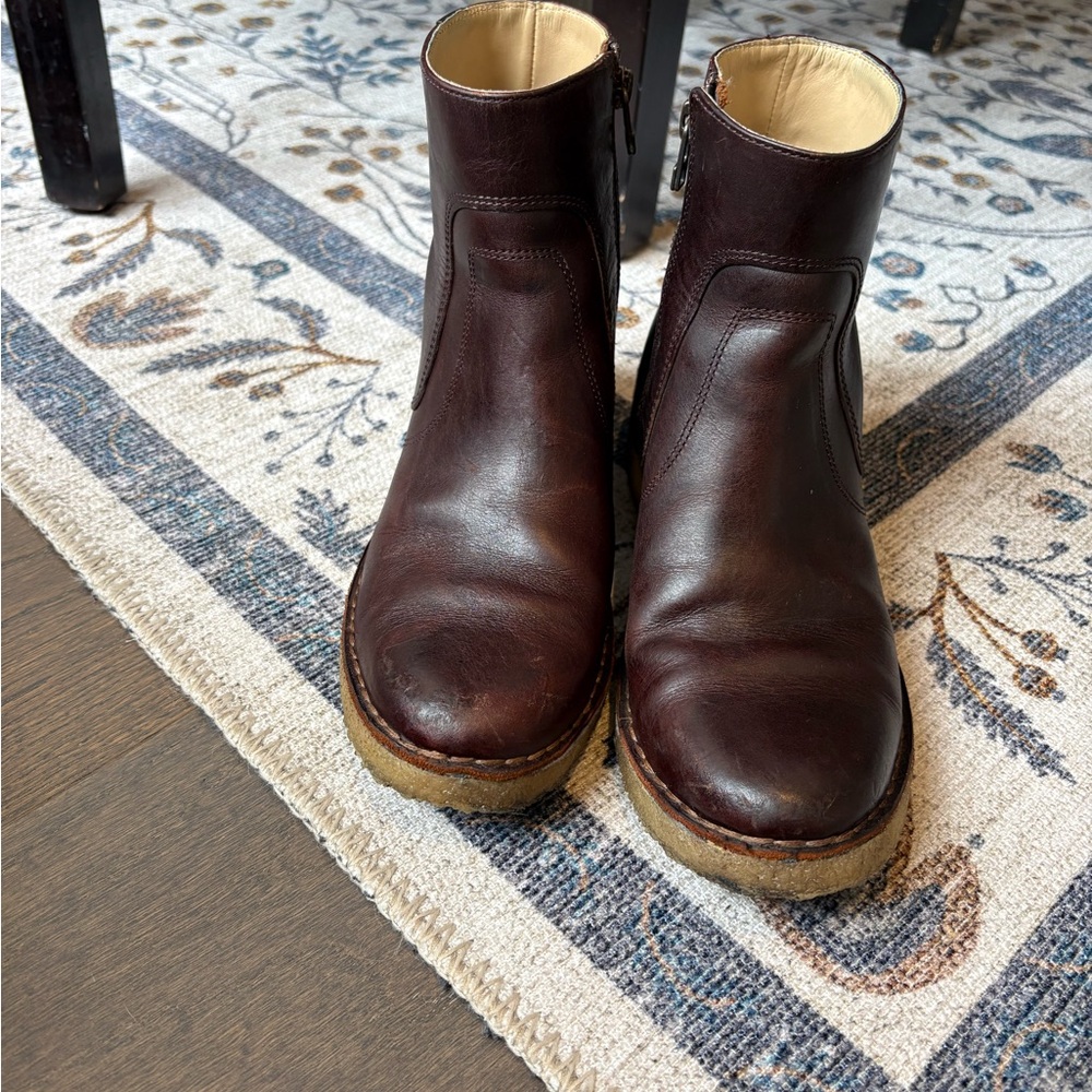 Roots Women's Dark Brown Side-Zip Leather Boots, Size 7 - Picture 9 of 12